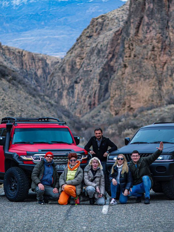 RoamSee travelers in off-road vehicles in the mountains of Armenia